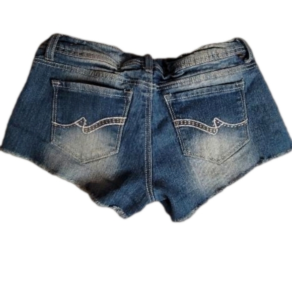 ALMOST FAMOUS, blue sandblasted, embroidered, low-rise, denim shorts. Sz. 11 - Picture 2 of 8